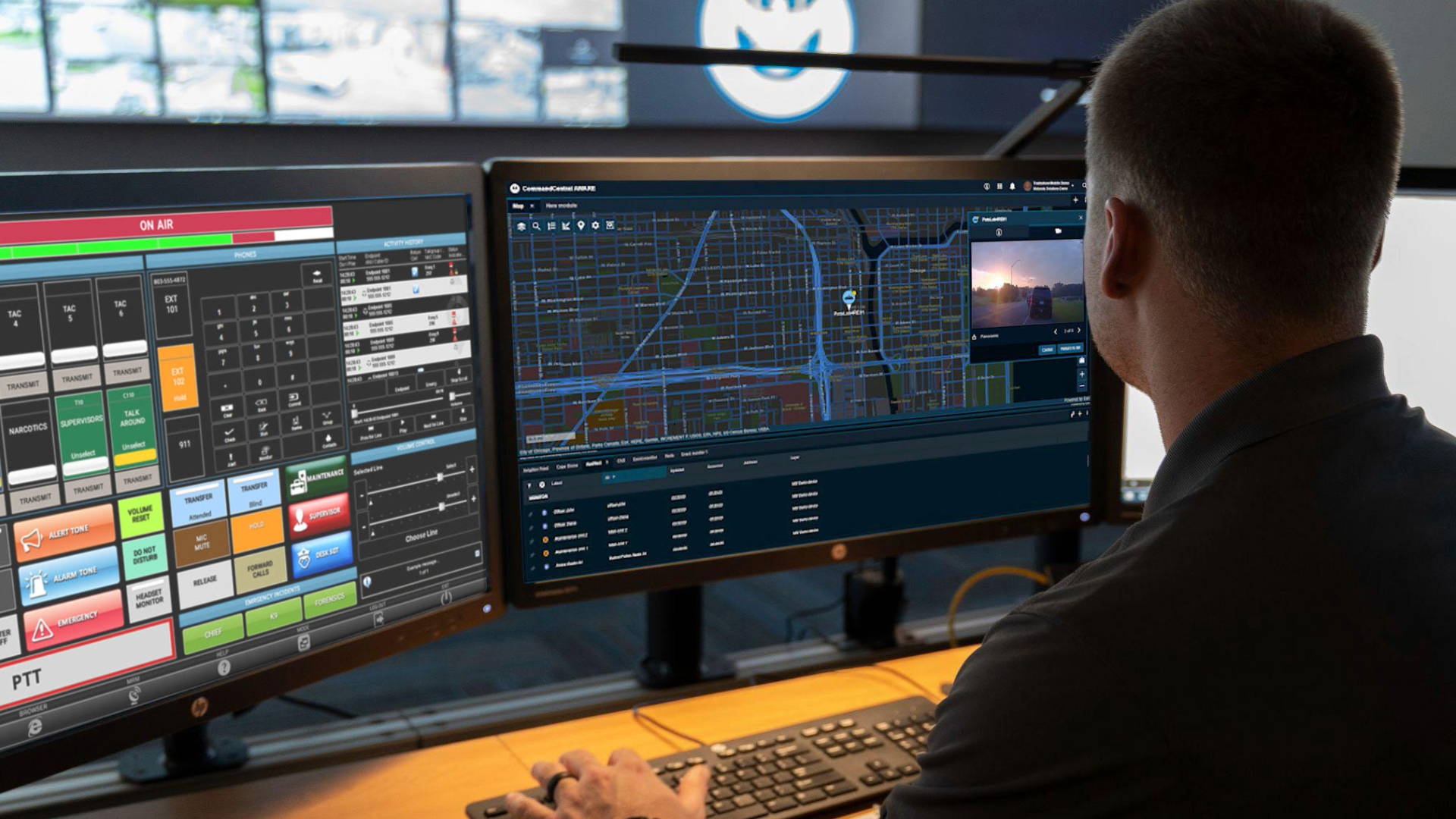 Dispatcher using CommandCentral Aware in a real time crime center