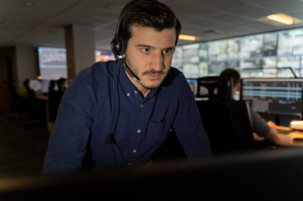 911 dispatcher with 