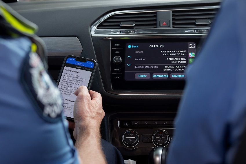 Police_pscore_perth_iphone_carplay_vehicle