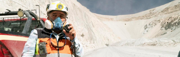Mining worker use MOTOTRBO radio to communicate in harsh mining conditions.  