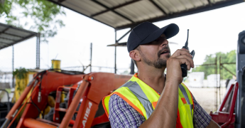 Utility workers communicate with each other by using MOTOTRBO radios.